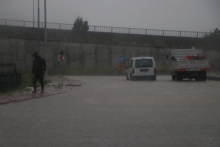 Niğde'de sağanak ulaşımda aksamalara neden oldu G1