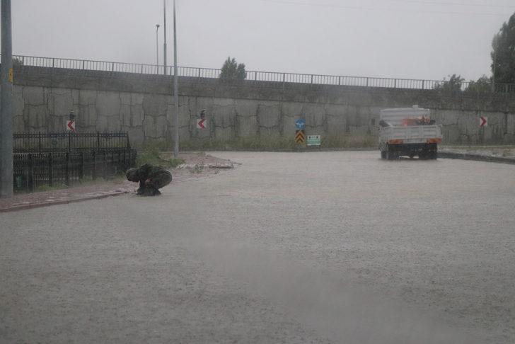 Niğde'de sağanak ulaşımda aksamalara neden oldu G2
