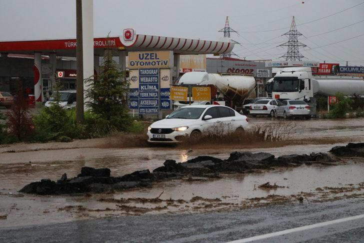 Niğde'de sağanak ulaşımda aksamalara neden oldu G3