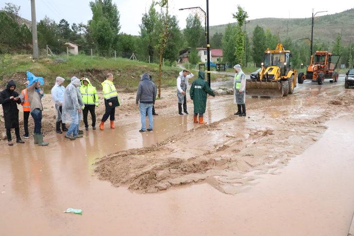 Sivas'ta sağanak, yolda heyelana neden oldu G1