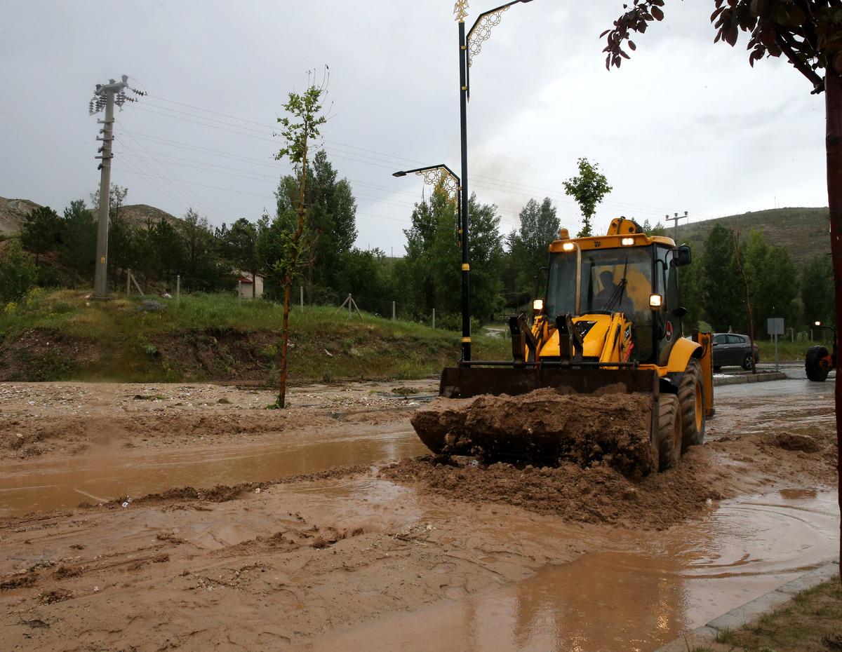 Burdur ve Isparta'da sağanak etkili oldu