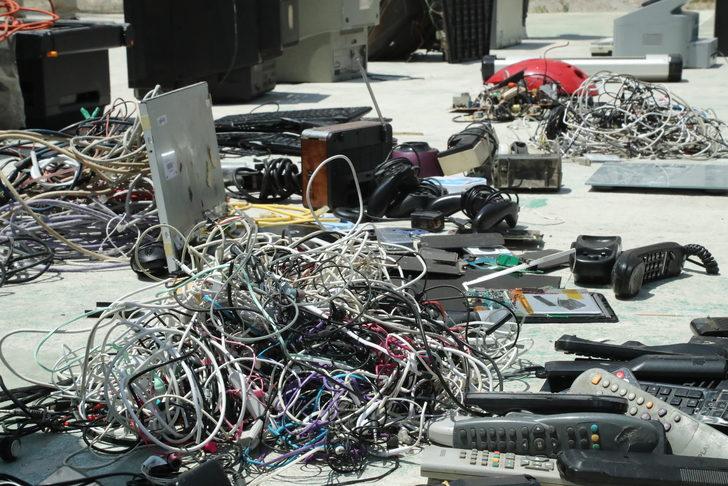 Sakarya'da elektronik atık toplayan öğrencilerden geri dönüşüme katkı G2