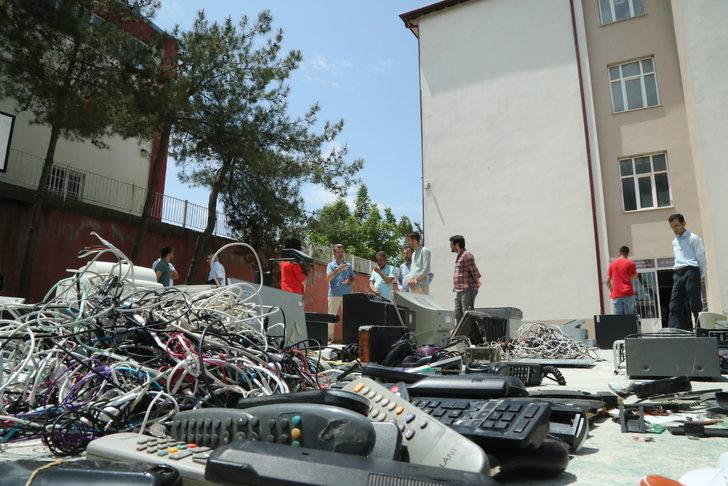 Sakarya'da elektronik atık toplayan öğrencilerden geri dönüşüme katkı G3