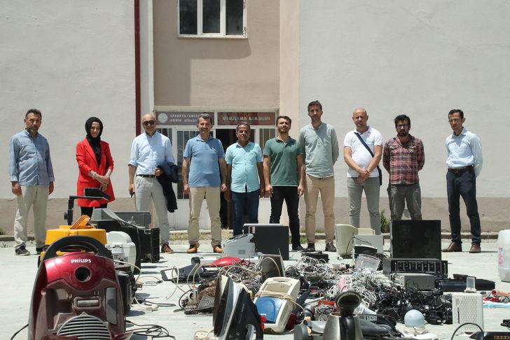 Sakarya'da elektronik atık toplayan öğrencilerden geri dönüşüme katkı G4