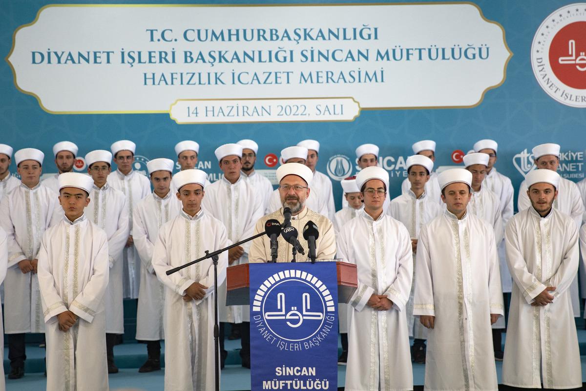 Diyanet İşleri Başkanı Erbaş, Sincan'daki hafızlık icazet t&ouml;renine katıldı