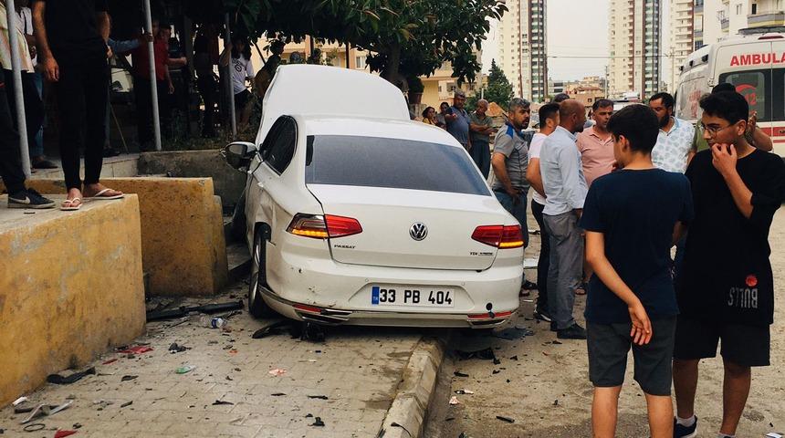Mersin'de iki otomobil çarpıştı, 3 kişi yaralandı