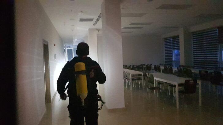 Erzincan AFAD Müdürlüğü binasına düşen yıldırım hasara neden oldu G4