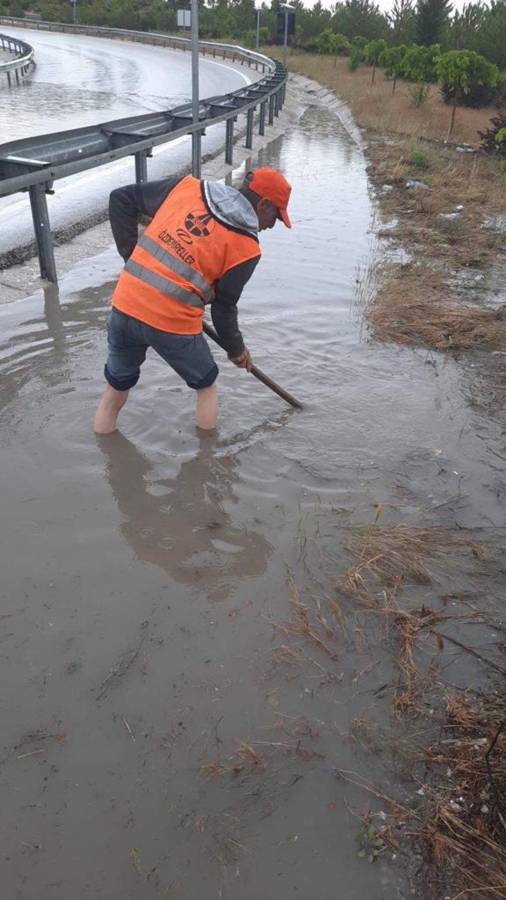 Konya'da aşırı yağışın neden olduğu olumsuzluklara karşı çalışmalar sürüyor G1