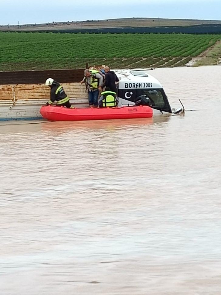 Konya'da aşırı yağışın neden olduğu olumsuzluklara karşı çalışmalar sürüyor G3