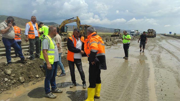 Konya'da aşırı yağışın neden olduğu olumsuzluklara karşı çalışmalar sürüyor G5