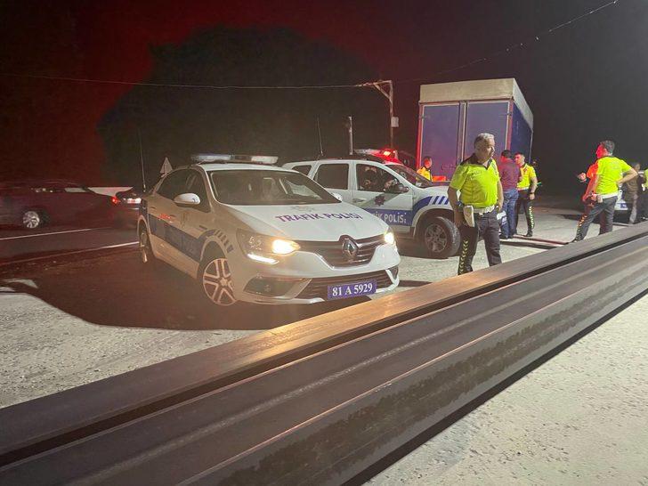 Yola düşen demir profil Bolu Dağı'nda ulaşımı aksattı G3