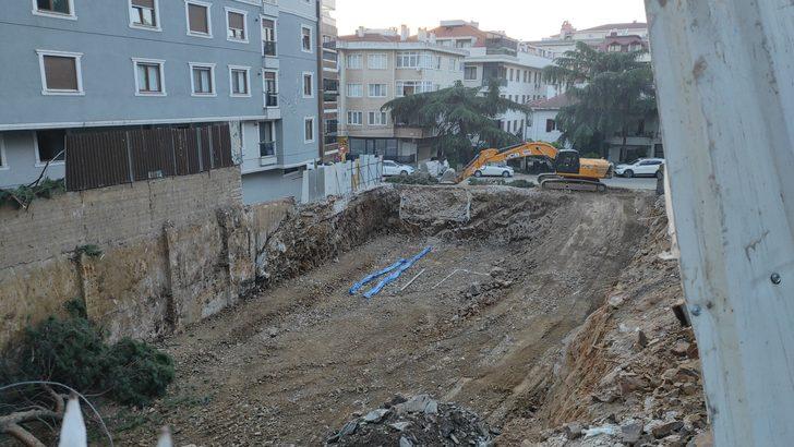 Maltepe'de inşaat temeli kazılırken istinat duvarı yıkılan yan bina boşaltıldı G1