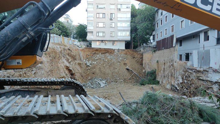 Maltepe'de inşaat temeli kazılırken istinat duvarı yıkılan yan bina boşaltıldı G2