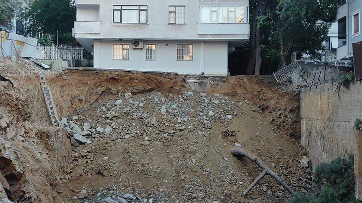 Maltepe'de inşaat temeli kazılırken istinat duvarı yıkılan yan bina boşaltıldı G3