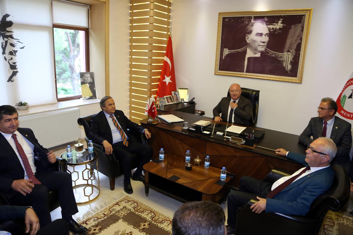 Muğla'da &ccedil;imento fabrikası kurulmasını istemeyen k&ouml;yl&uuml;ler eylem yaptı