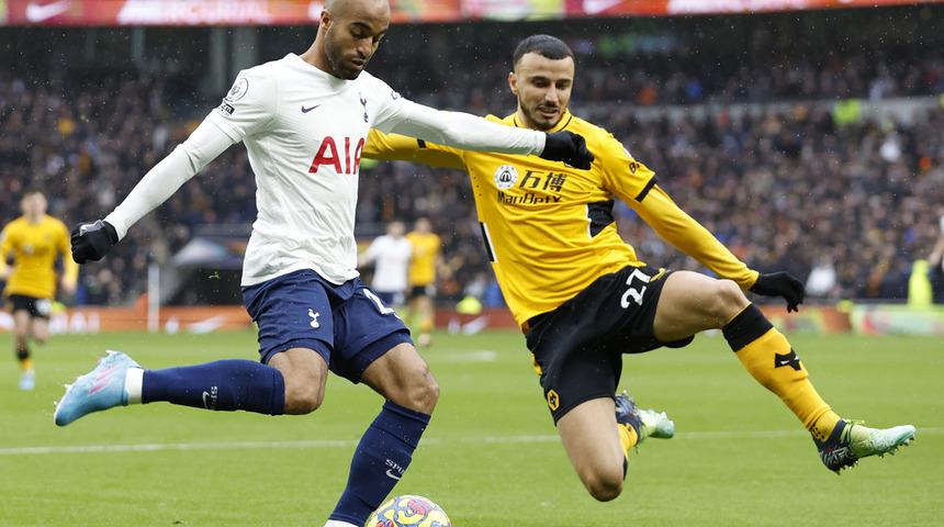 Beşiktaş'ın yeni transferi Romain Saiss İstanbul'a geldi! Domagoj Vida'nın yerine dünyaca ünlü isim...