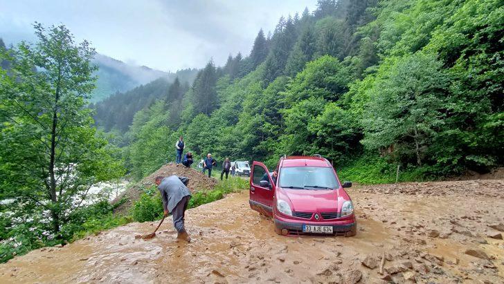 Rize'de şiddetli yağış etkili oldu G3