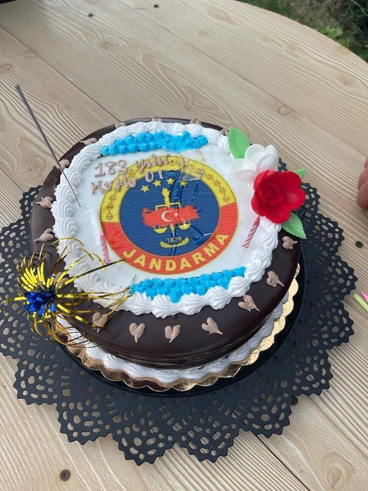 Sakarya'da kavga ihbarına giden jandarmaya pastalı sürpriz G4