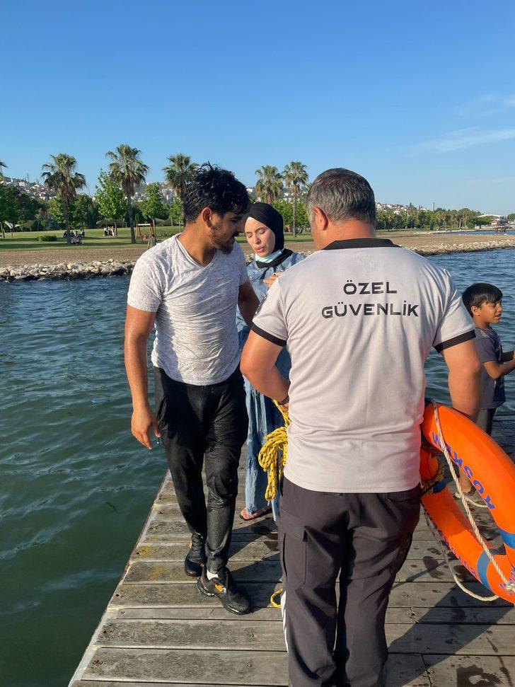 Kocaeli'de balık tutarken denize düşen çocuğu Suriyeli genç kurtardı G3