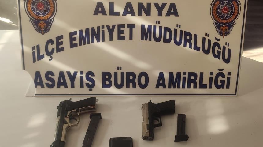 Alanya'da bir kişiyi darbeden 5 şüpheliden 2'si tutuklandı