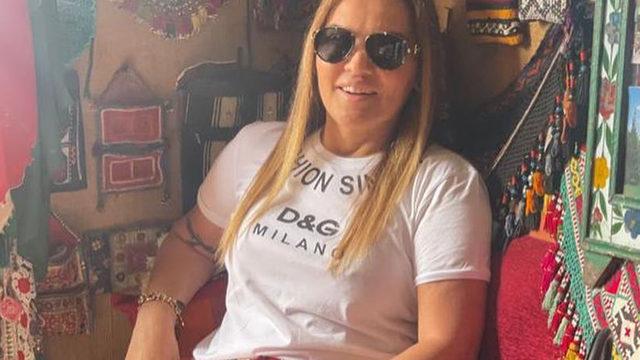 Demet Akalın'ın kırmızı mayolu fotoğrafıyla olay yarattı! O detay dikkatlerden kaçmadı 