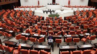 CHP’li Bayraktutan’ın Genel Kurul’daki oturma eylemi sürüyor