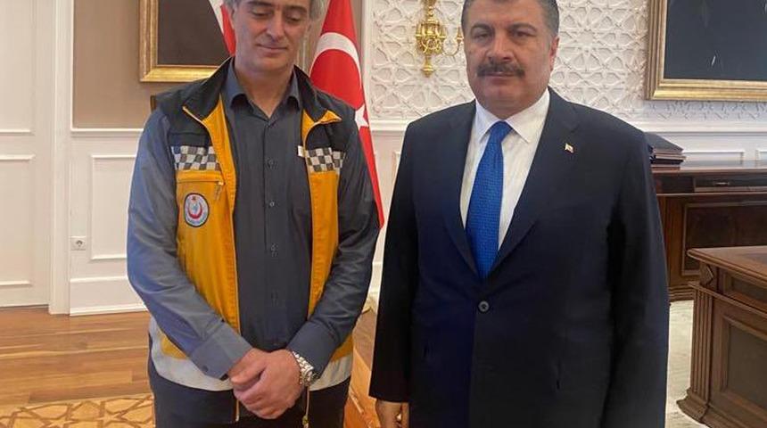 Sağlık Bakanı Koca eylem yapan ambulans şoförü ile bir araya geldi! ‘Çok şey konuştuk ama…’