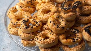 Pastaneden alınandan farkı yok! Kıyır kıyır bayatlamayan tuzlu kurabiye tarifi