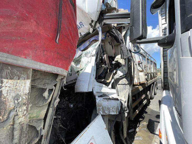 Bingöl'de 2 kamyonun çarpıştığı kazada 1 kişi öldü, 1 kişi yaralandı G2