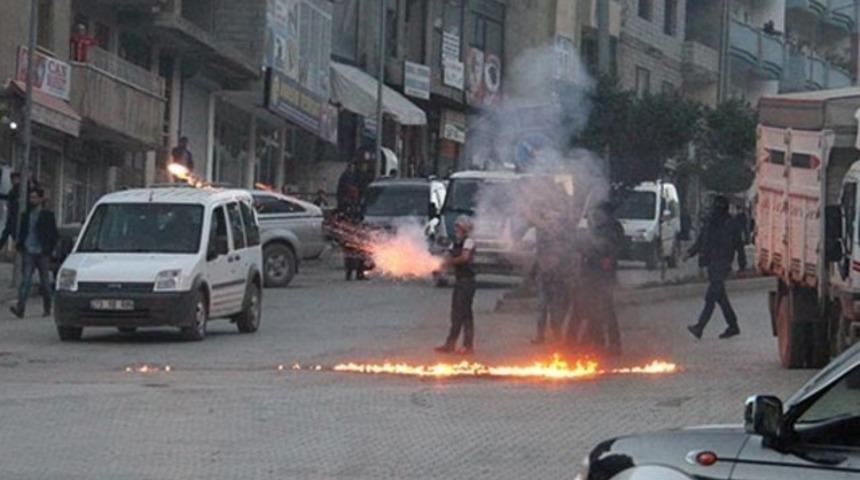 PKK'lıları taş ve sopalarla kovaladılar