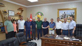 Yılın ilk Antep fıstığı yetiştiricisi altınla ödüllendirildi