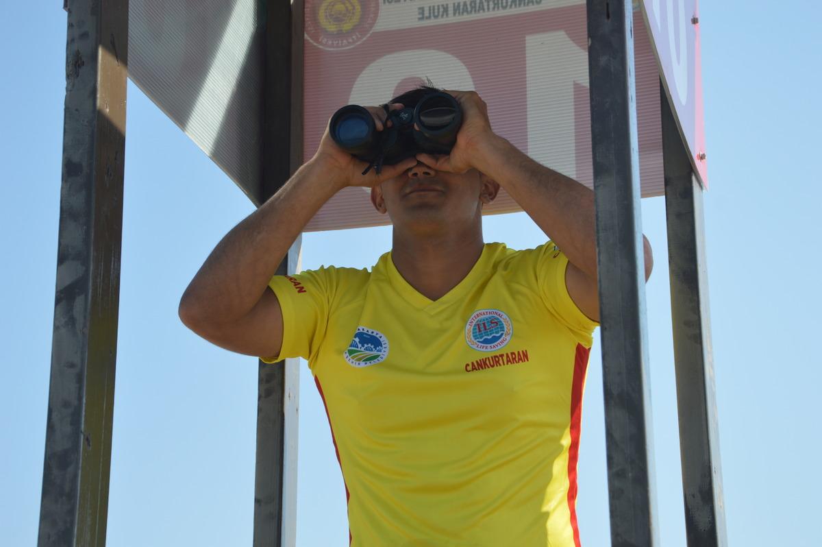 Sakarya'nın Karadeniz kıyısındaki il&ccedil;elerinde cankurtaranlar g&ouml;reve başladı