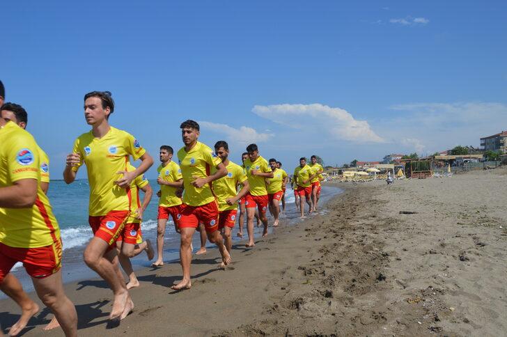 Sakarya'nın Karadeniz kıyısındaki ilçelerinde cankurtaranlar göreve başladı G2