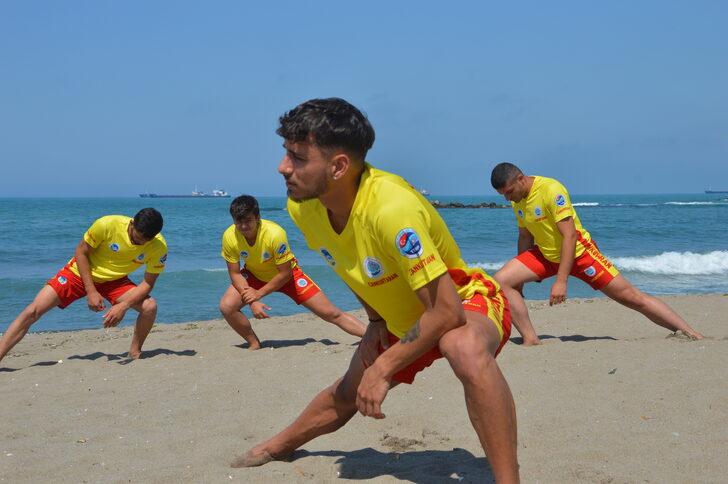 Sakarya'nın Karadeniz kıyısındaki ilçelerinde cankurtaranlar göreve başladı G3