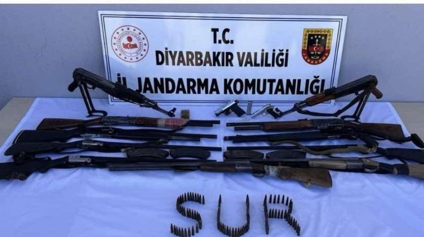 Diyarbakır'da d&uuml;zenlenen operasyonda 13 silah ile m&uuml;himmat ele ge&ccedil;irildi