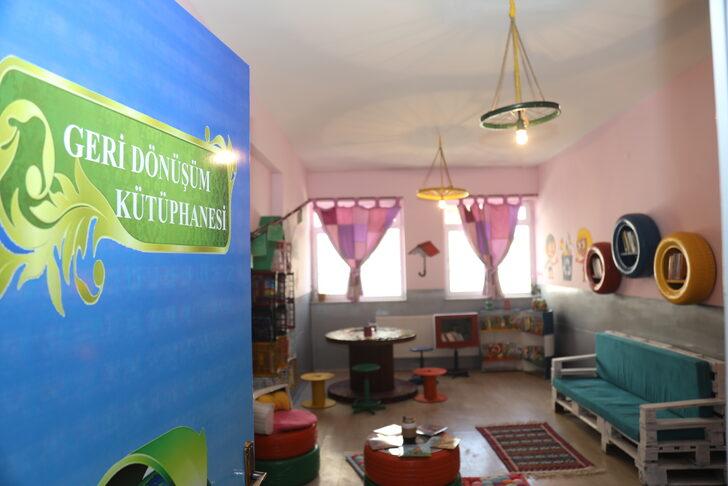 Atık malzemelerle Geri Dönüşüm Kütüphanesi oluşturdular G2