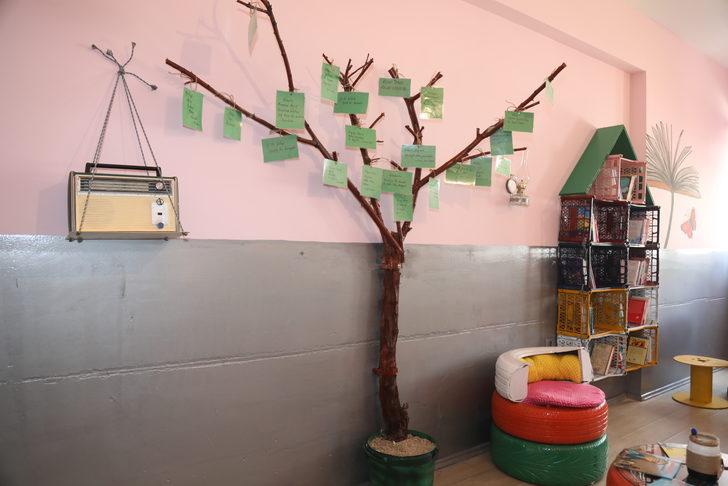 Atık malzemelerle Geri Dönüşüm Kütüphanesi oluşturdular G4