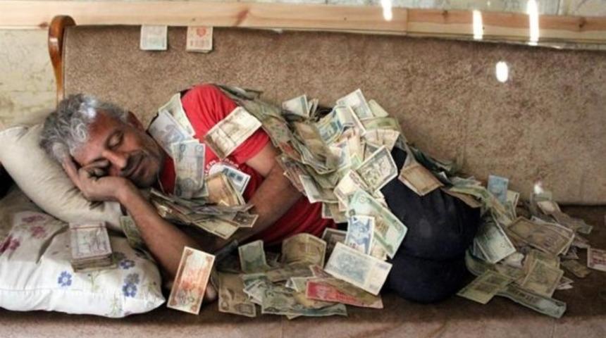 Parayla yatıp kalkan inşaat işçisi