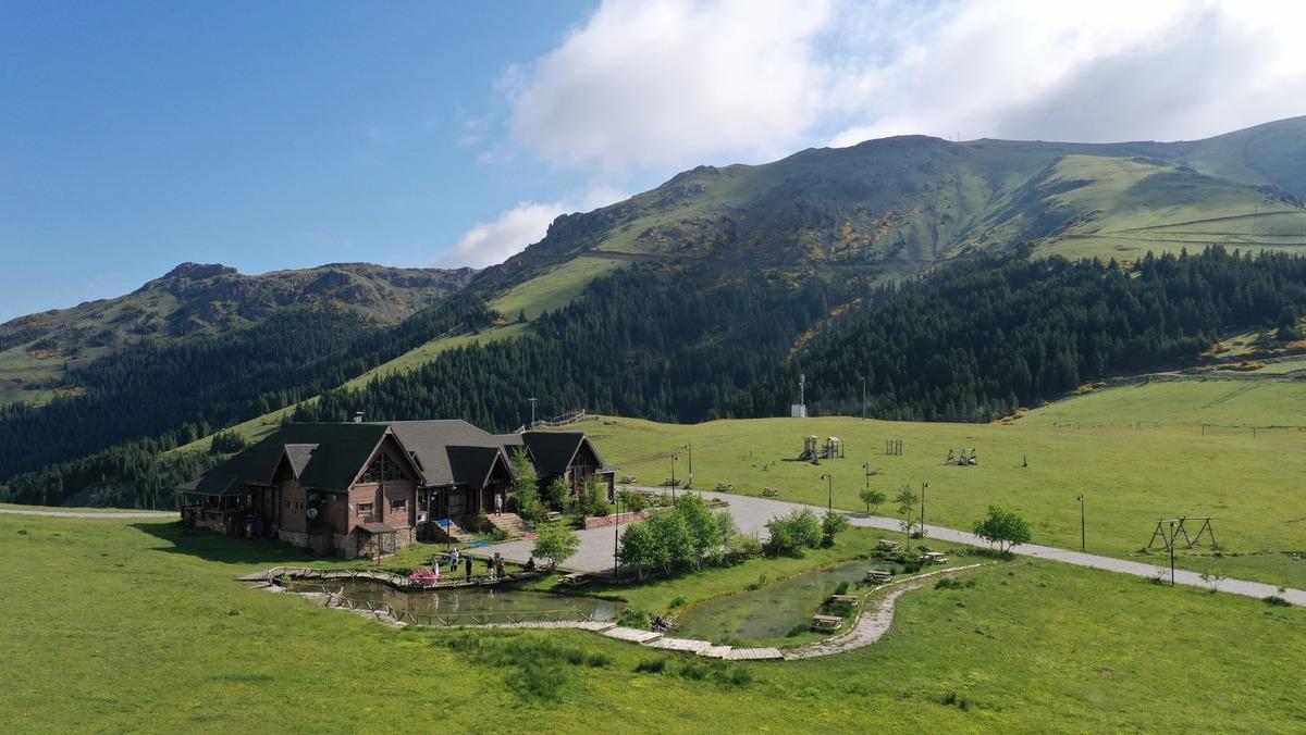 Giresun'un doğa harikası yaylalarında turizm hareketliliği başladı