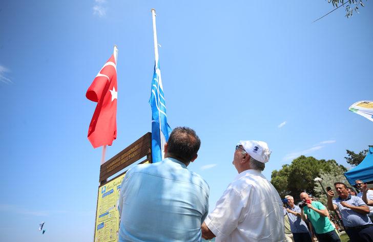 Çanakkale'deki Güzelyalı Halk Plajı'na mavi bayrak asıldı G4