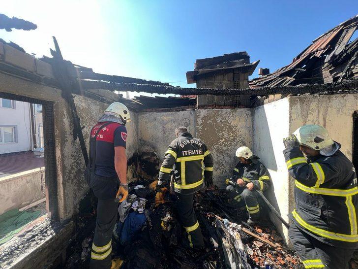 Burdur'da çatı katında çıkan yangında bir kişi ağır yaralandı G2