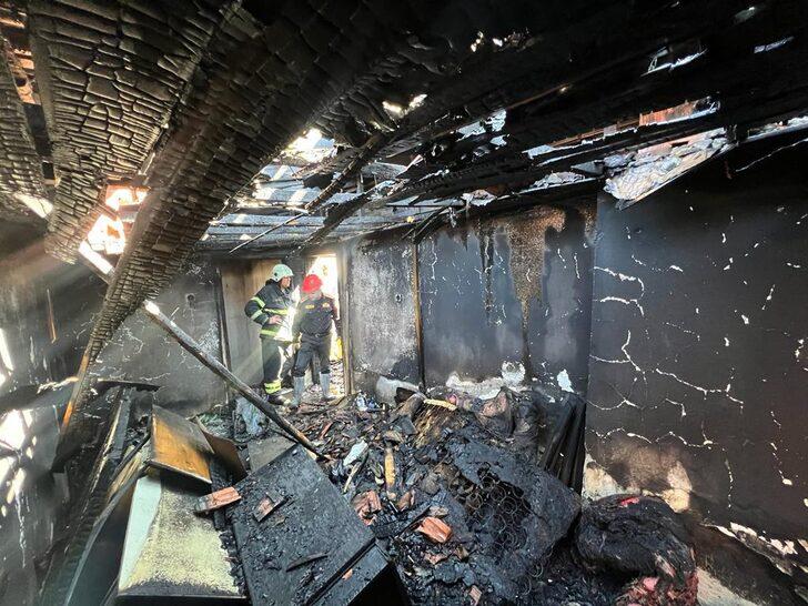 Burdur'da çatı katında çıkan yangında bir kişi ağır yaralandı G3