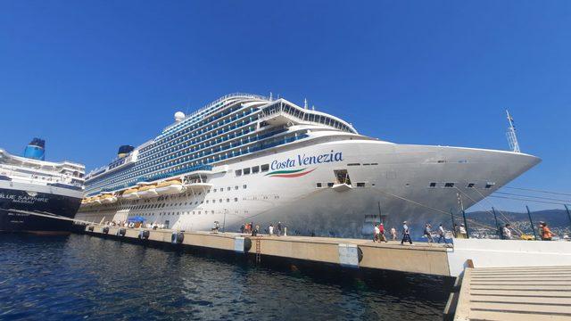 İtalya bandıralı kruvaziyer Costa Venezia Bodrum'da