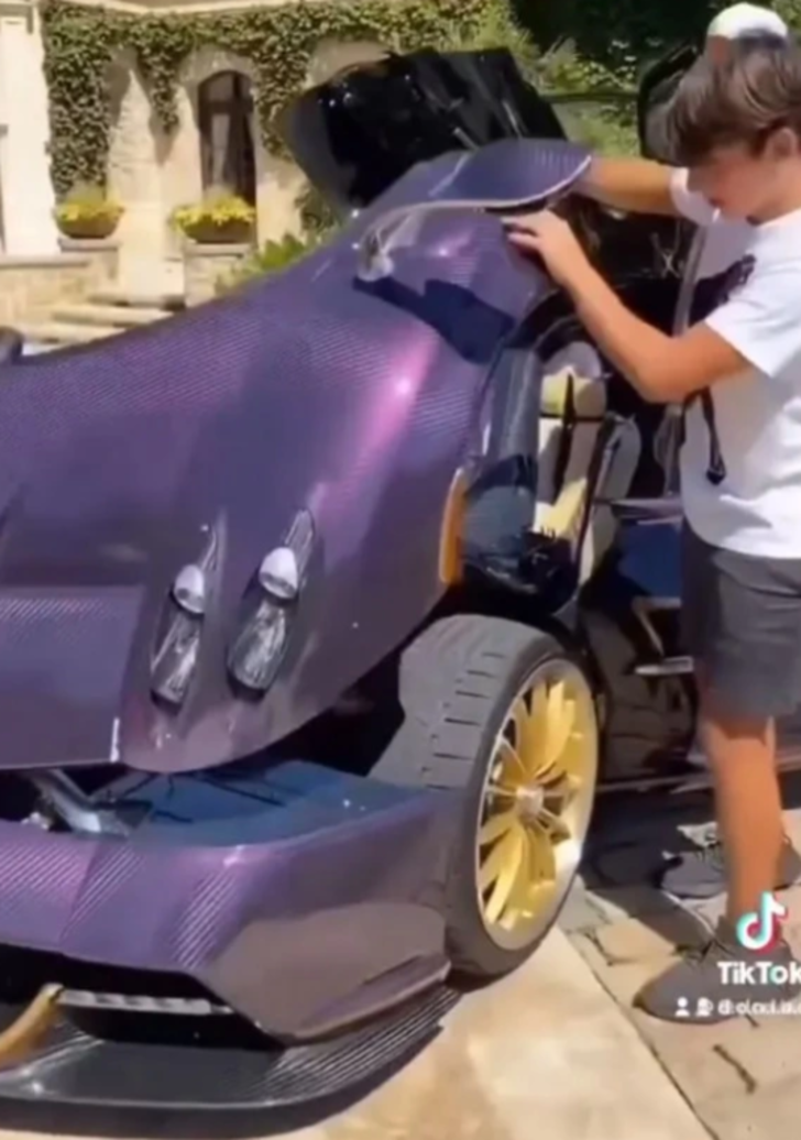 Sadece 15 yaşında! Milyon dolarlık araba koleksiyonunu gösterdi G2