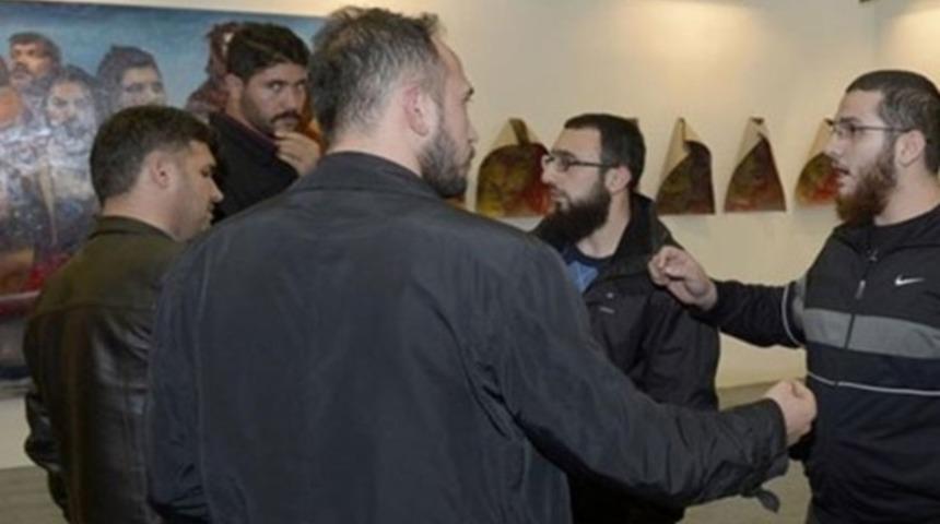 Sanat fuarında 'saygısızlık' protestosu