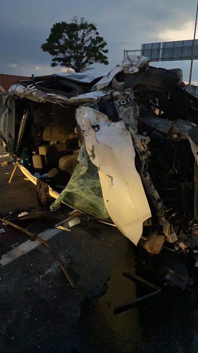 Tekirdağ'da tırla çarpışan otomobildeki 1 kişi öldü, 3 kişi yaralandı