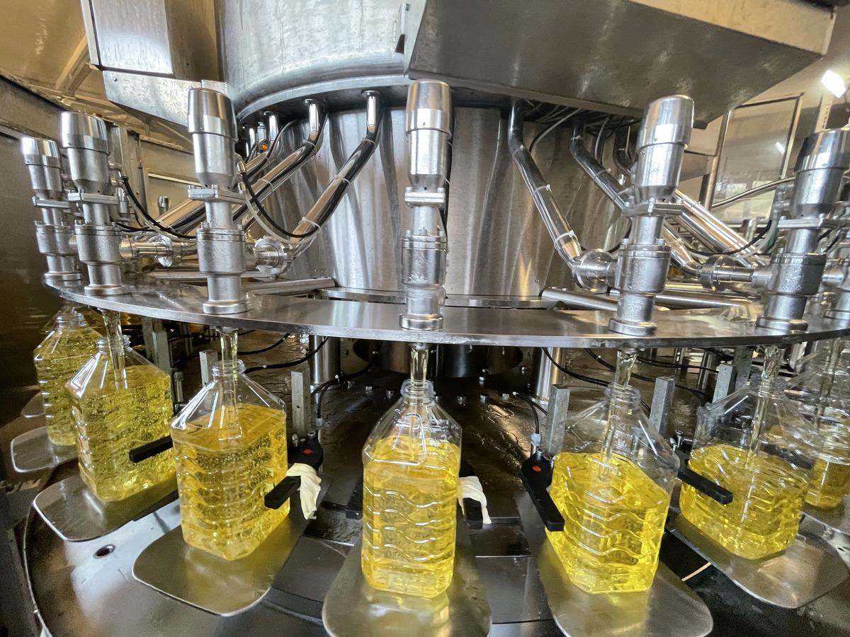 Trakya Birlik tesislerinde yılda 72 bin ton ay&ccedil;i&ccedil;eği yağı &uuml;retiliyor