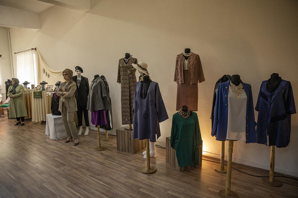 Erzurum'da usta ellerden geleneksel el sanatları sergisi