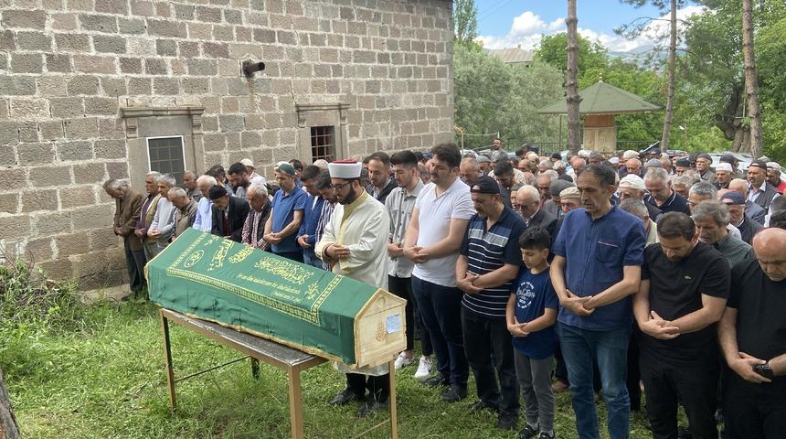 İstanbul'da kiracısı tarafından öldürülen ev sahibinin cenazesi Giresun'da defnedildi