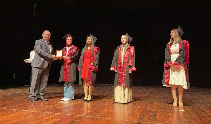 Artvin Çoruh Üniversitesi'nde mezuniyet heyecanı G3